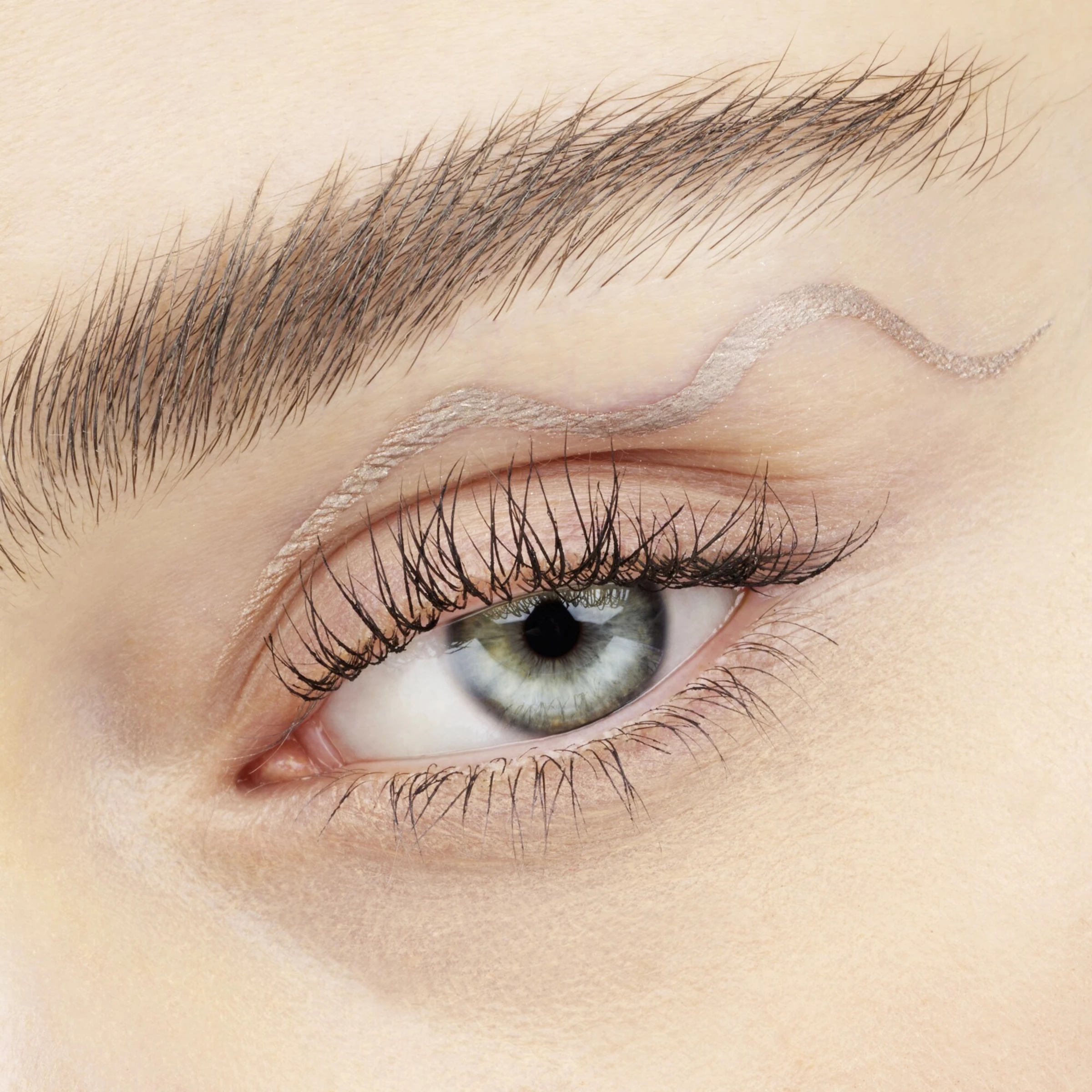 Essence Luminous EYE TINT Liquid Shadow 03 – Bild 4